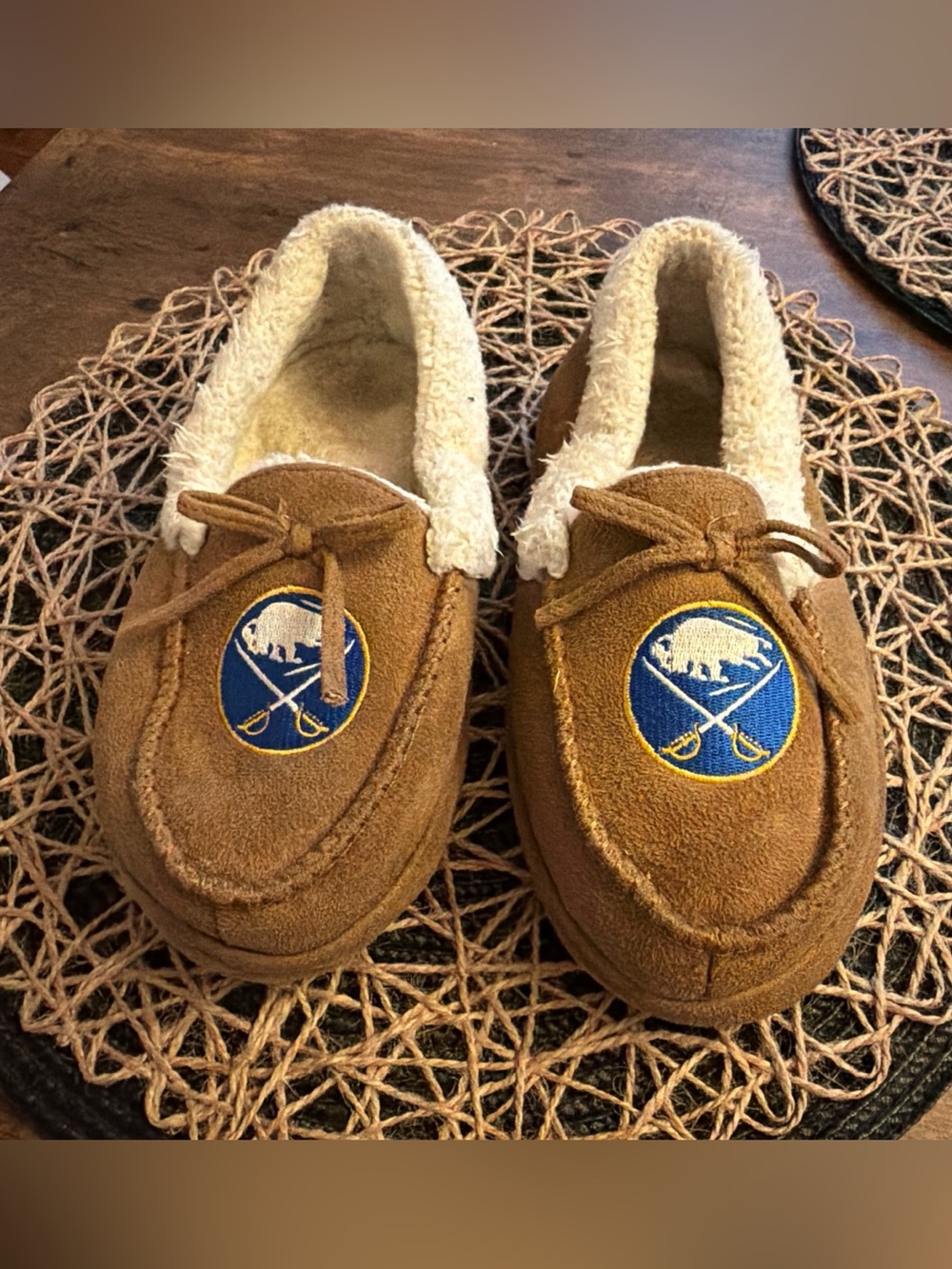 Sabers women’s Brown Suede Slip-On Moccasin Slippers. #nll # Sabers